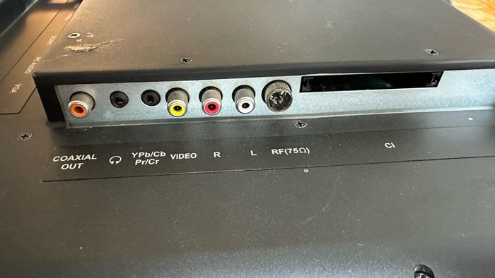 TV 12v with built-in DVD player