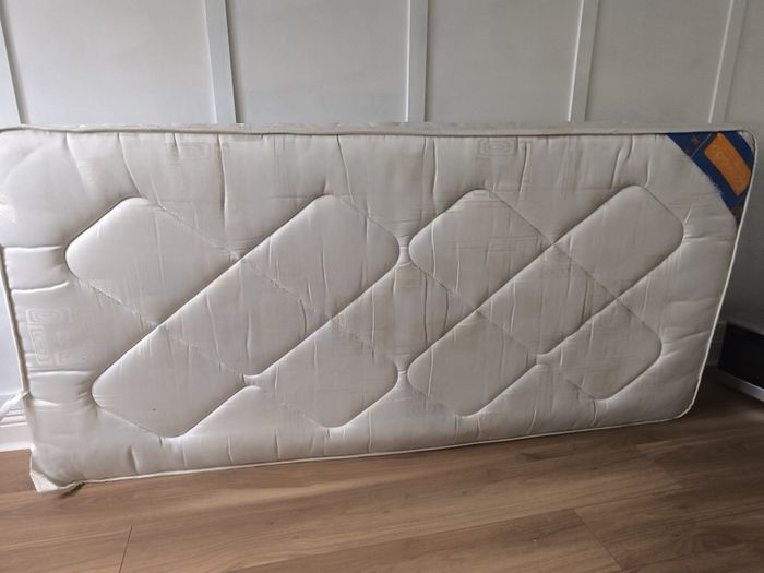 Mattress free, single bed