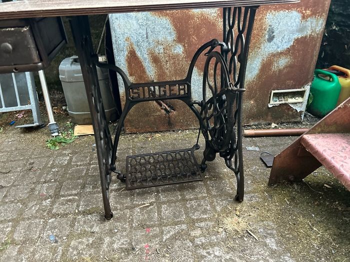 Singer Cast Iron Table