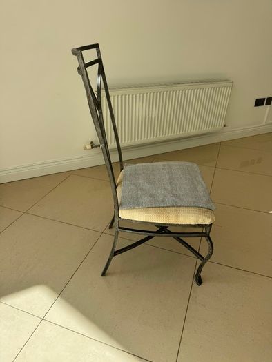 Glass dining table and 6 chairs (need gone today)