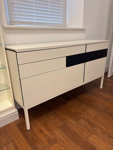Display unit with storage drawers