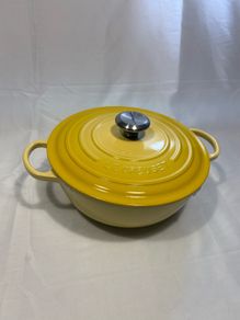 Le creuset 26cm Black enamel soup pot Soleil