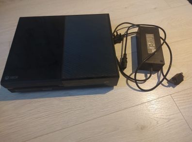 Xbox One black 500 gb with original controller