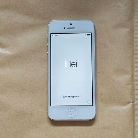Apple iPhone 5 - 16GB - White & Silver - Activation Locked (For Parts / Repair)