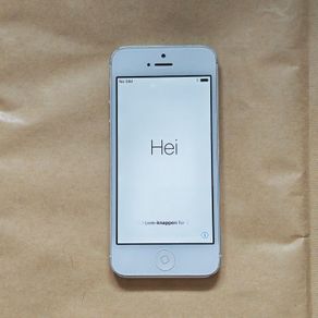 Apple iPhone 5 - 16GB - White & Silver - Activation Locked (For Parts / Repair)