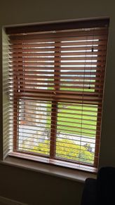 Oak Venetian blinds like New