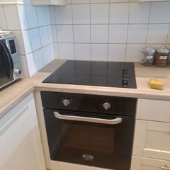 cooker an extractor fan and hob