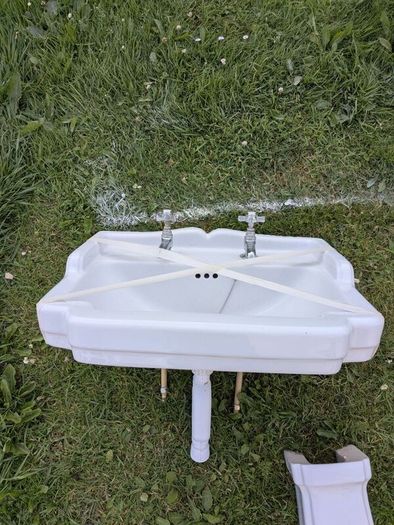 Pedestal Sink