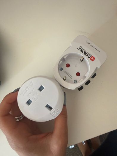 Traveling adapter
