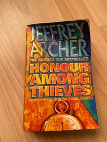 Jeffrey Archer - Honour among thieves