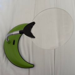 magnifying glass with stand and light