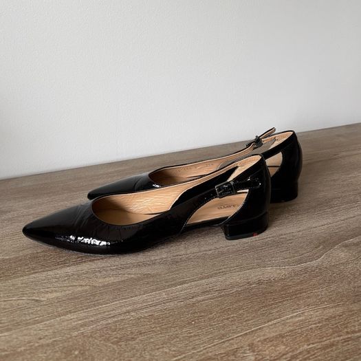Lloyd black patent leather pumps