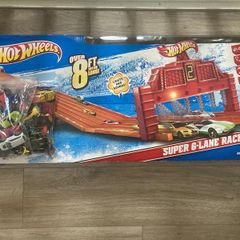 Hot Wheels super 6 lane raceway