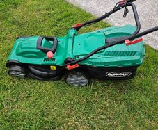 Electric lawnmower