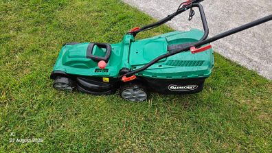 Electric lawnmower