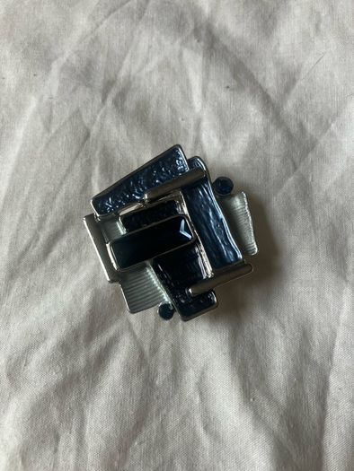 ladies brooch