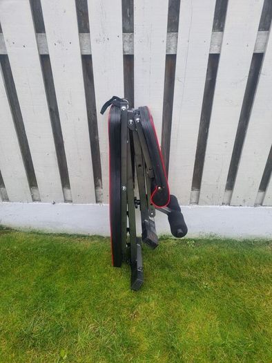 Foldable weight bench