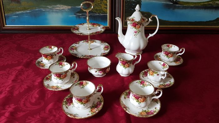 17 Piece Royal Albert Old Country Roses Bone China Gold Gilt Coffee Set With Two Tier Cake Stand For 6 Person Setting Made In England