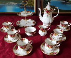 17 Piece Royal Albert Old Country Roses Bone China Gold Gilt Coffee Set With Two Tier Cake Stand For 6 Person Setting Made In England