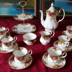 17 Piece Royal Albert Old Country Roses Bone China Gold Gilt Coffee Set With Two Tier Cake Stand For 6 Person Setting Made In England