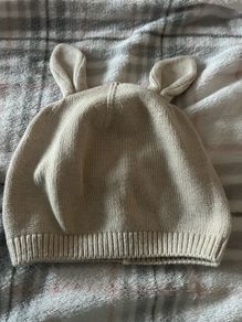 Girls hat 6/12 mths