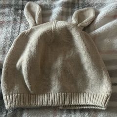 Girls hat 6/12 mths