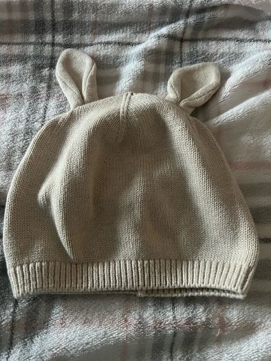 Girls hat 6/12 mths