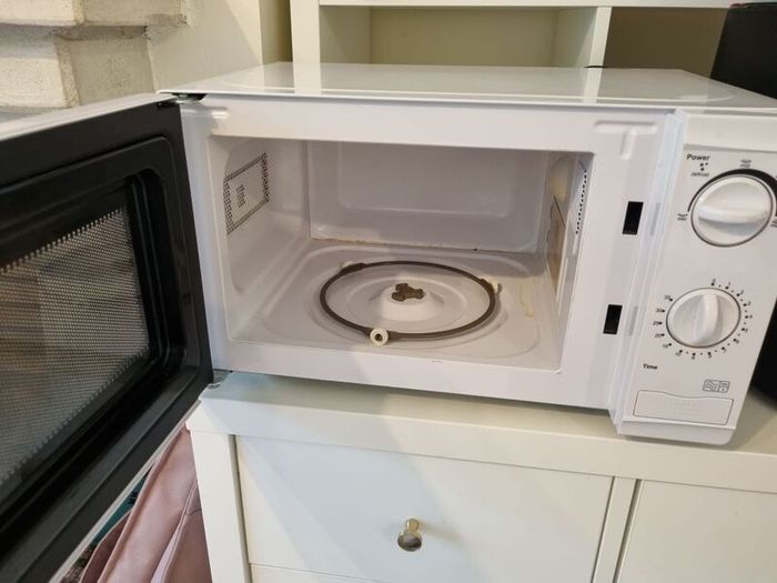 Microwave 700W