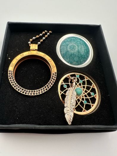 Mi Moneda Type Necklaces