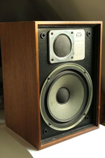 Hifi Gold Wharfedale Denton 2XP vintage loudspeakers highly regarded and sought-after