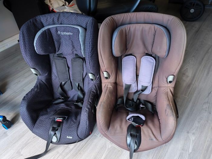2 X Maxi Cosi Axis car seats