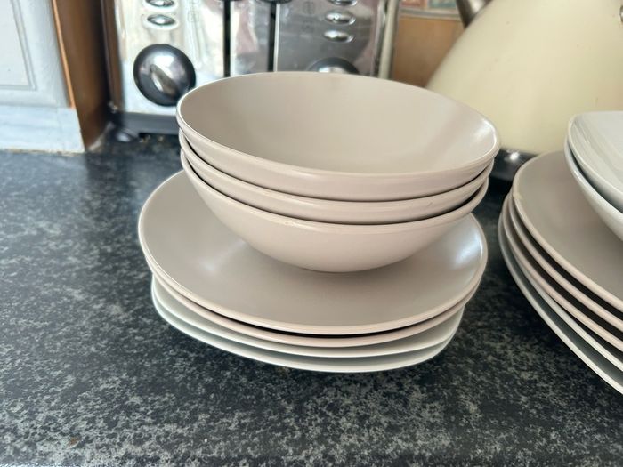 plates