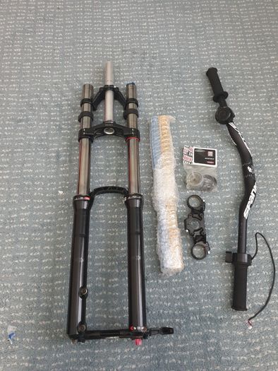 available  used very good condition   with extra parts  RockShox Domain Dual Crown