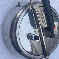 pressure cooker