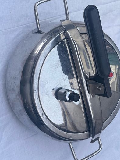 pressure cooker