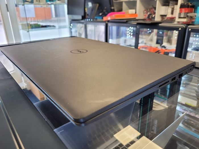Dell Vostro 15 3510 Core i5-1135G7 (11th Gen) 16GB 256GB SSD Win 11 Pro 15.6" FULL HD Notebook