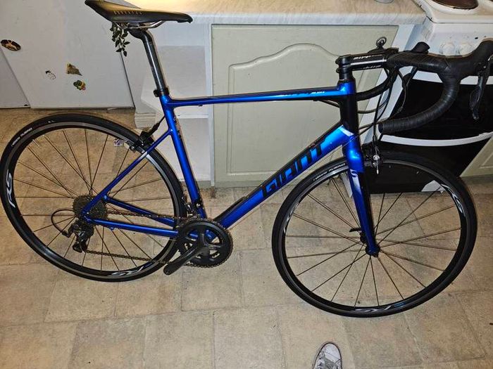 Giant Defy road bike