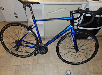Giant Defy road bike