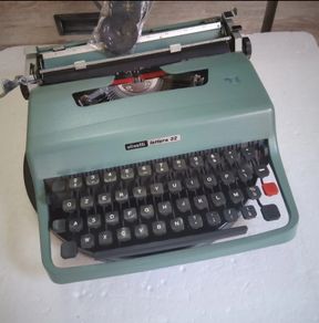 Olivetti Lettera 32 Typewriter
