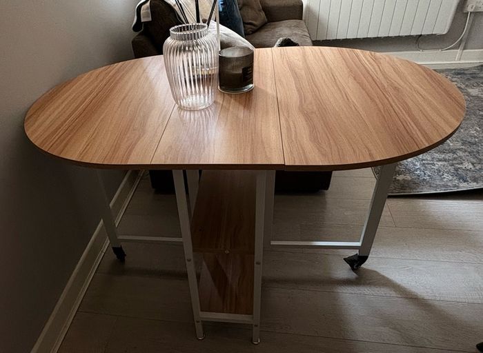 Folding table