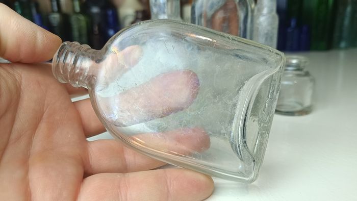 495 - Set of 6 Vintage Clear Glass Screw Cork Top Collectible Decorative Bottles and Jars