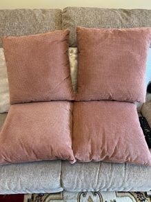 Pillows/cushions