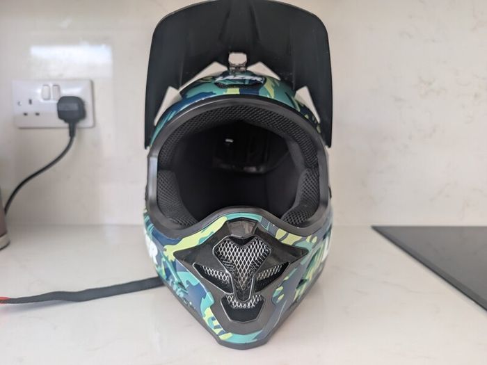 Nearly New Youths MTB full face helmet
