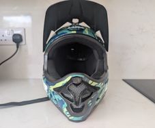 Nearly New Youths MTB full face helmet