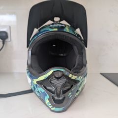 Nearly New Youths MTB full face helmet
