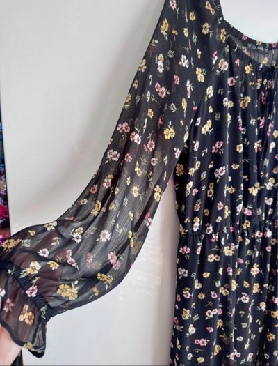 Dunnes Stores Black Floral Dress Size 14/42 - Sheer Sleeves - Knee Length