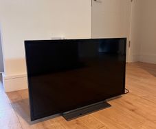 Toshiba 32 Inch TV with Remote and Stand