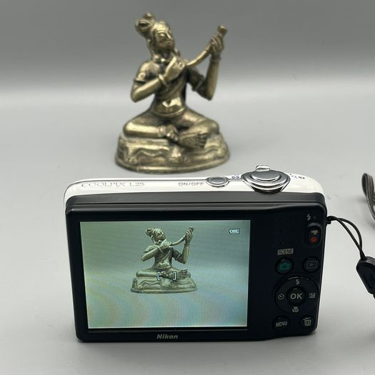 Nikon Coolpix L25 10.1MP Digital Camera White
