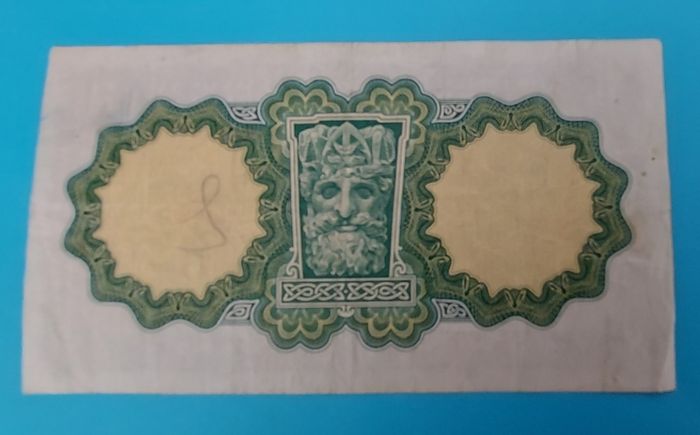 Irish 1960's 3 X Lavery One pound banknotes in Very Fine condition