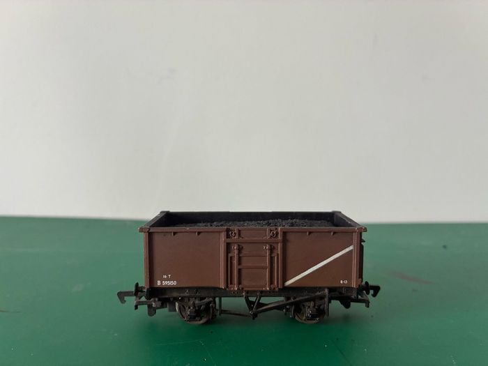 Mainline 37424 OO Gauge Hopper.